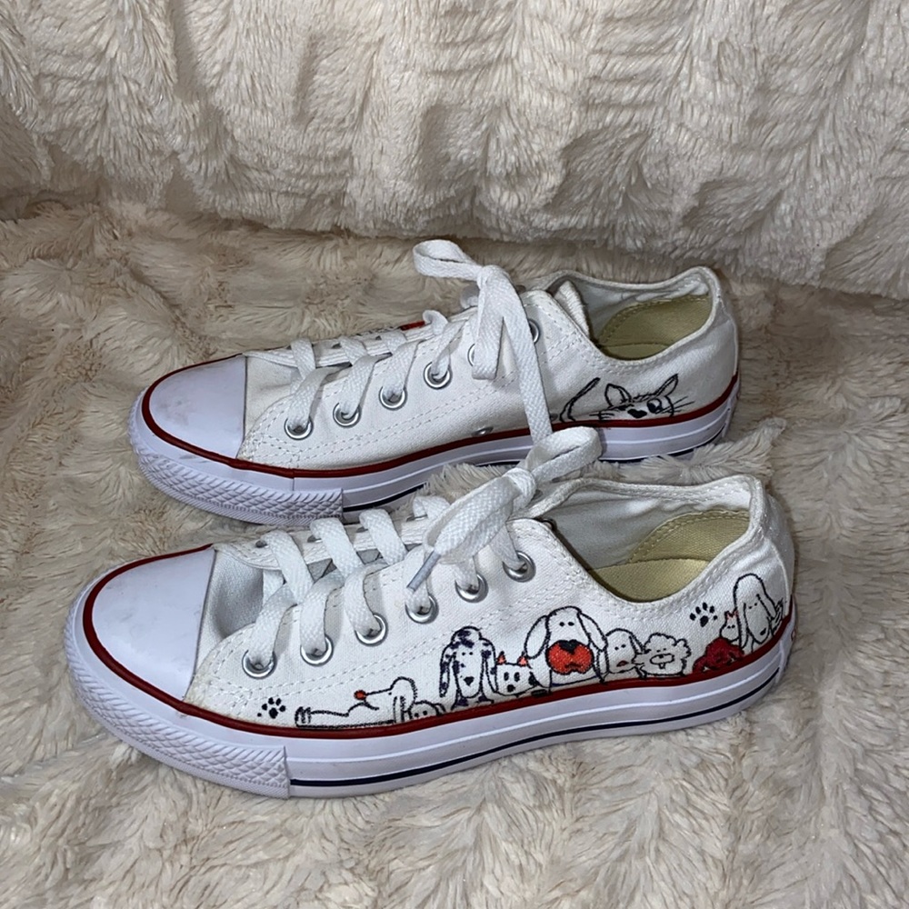 RARE Converse low custom dogs sneakers.